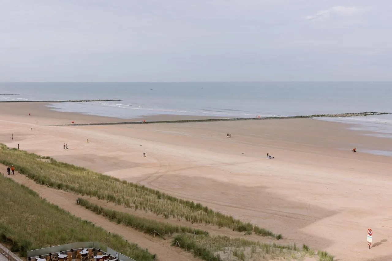 Wonderful Apartment With Frontal Sea View In Westende Middelkerke